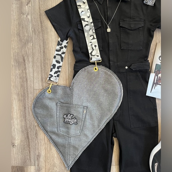 Black/Gray Skewed Heart Boho Handcrafted Crossbody Bag - Picture 3 of 3